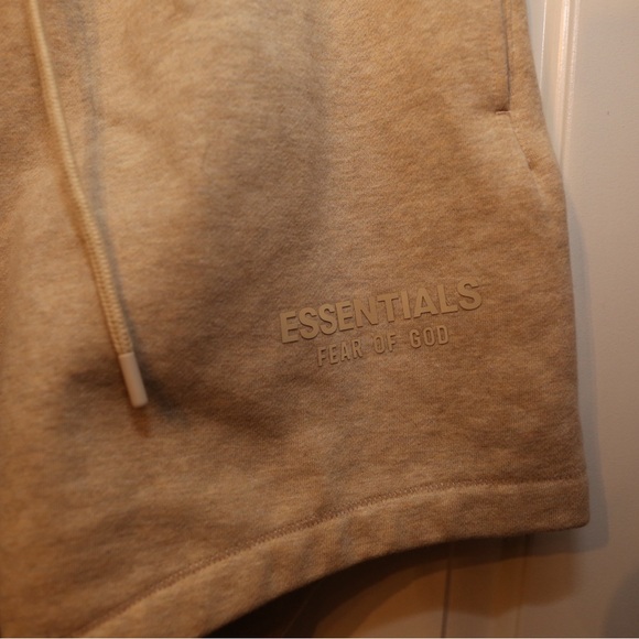 Fear of God Essentials Shorts - Picture 2 of 5
